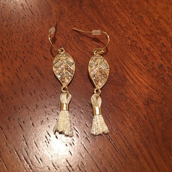 Beaded Leaf Earrings with tassels- ivory - Picture 1 of 1