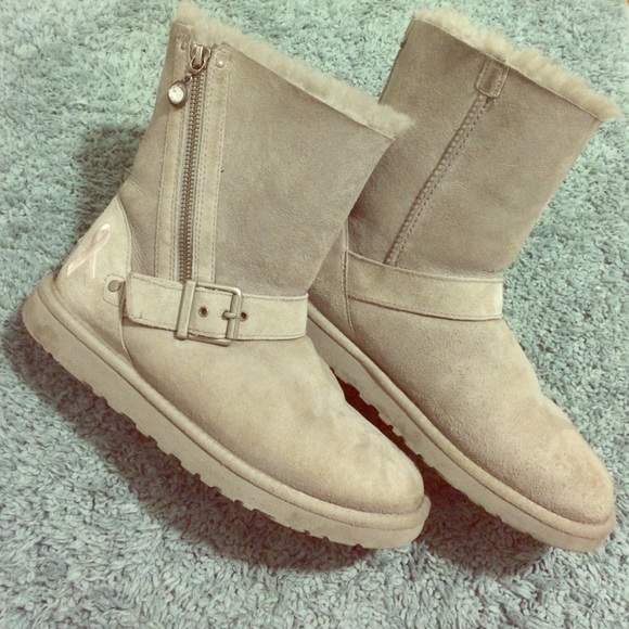 ✨LIMITED EDITION BREAST CANCER ZIP UP UGG BOOTS✨