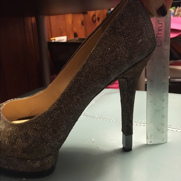 Gold sparkling Elegant Gianni Bini platforms - Picture 3 of 4