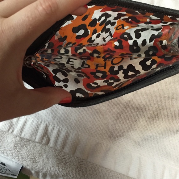 Clear Sephora make up bag with leopard - Picture 2 of 3