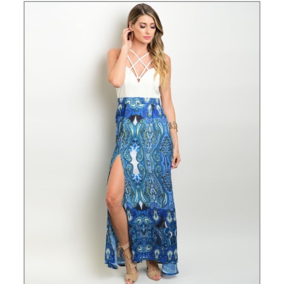 White and blue maxi dress - Picture 2 of 4