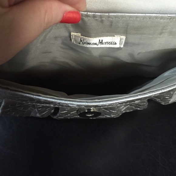 Silver Neiman Marcus shoulder bag - Picture 3 of 3
