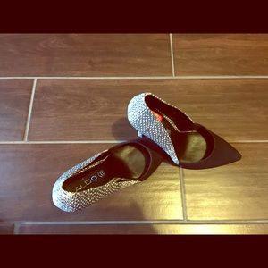Printed black and white aldo heel