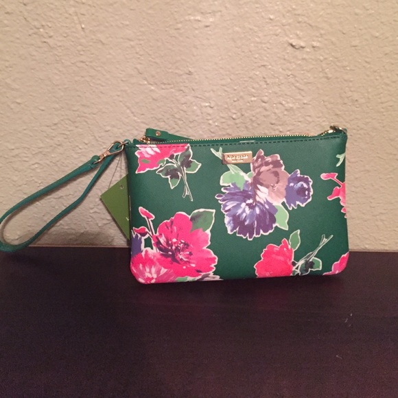 kate spade Handbags - NWT Kate spade wristlet