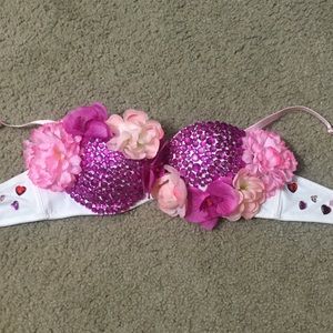Rave Bra/outfit size 34A (price negotiable!)