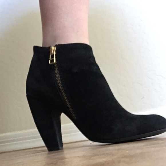 STEVE MADDEN SIZE 7 BOOTIES