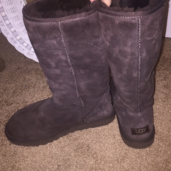 Tall Dark Brown Uggs MOVING SOON NEED GONE💜