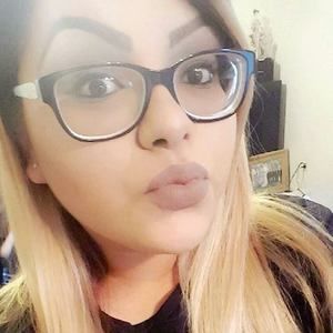 Meet your Posher, Evelyn