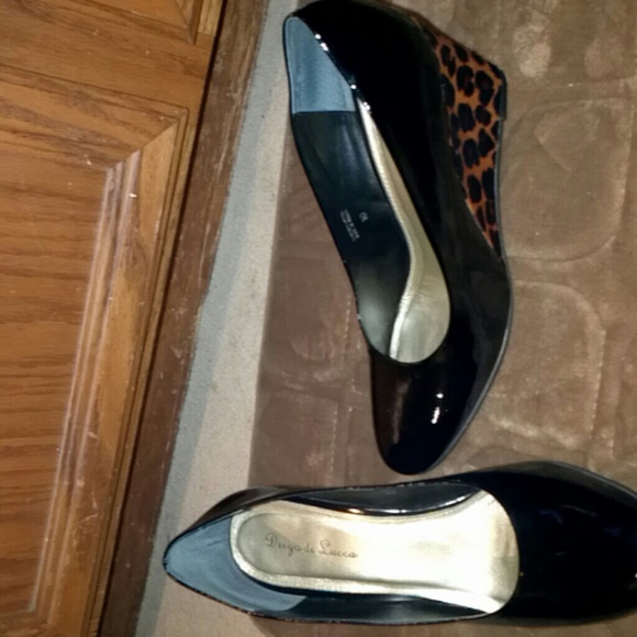 Black wedges with leopard heel