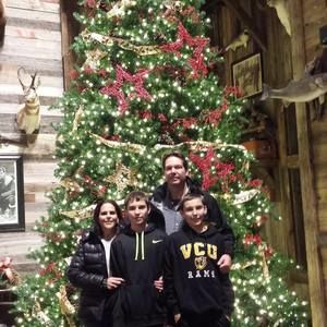 Meet your Posher, Kim turoczi