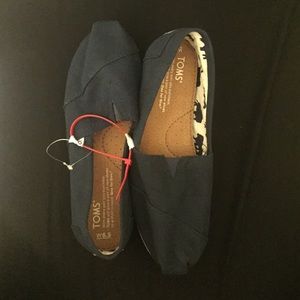 Navy Toms