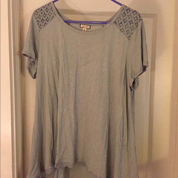 XL gray top with lace detail
