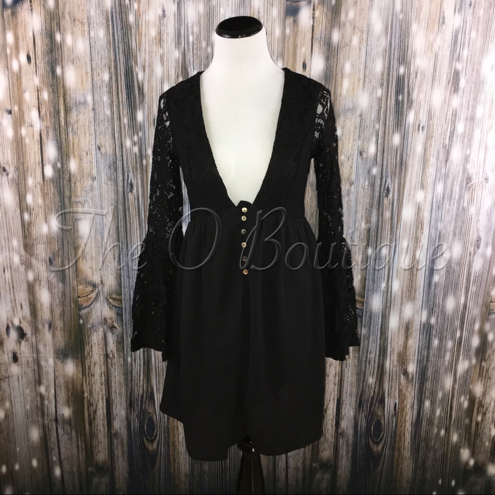 ๐CLEARANCE๐ Black Lace Bell Sleeves Boho Dress - Picture 2 of 3