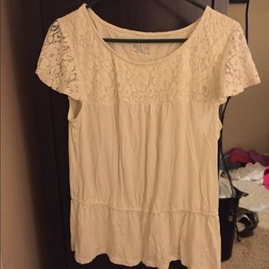 XXL Cream colored top with lace cap sleeves.