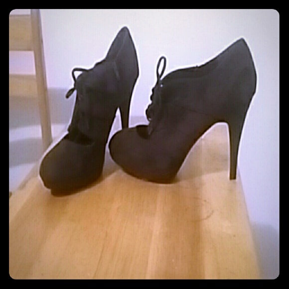 Brown side zip impo heels