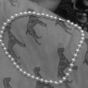 Im selling an antique necklace