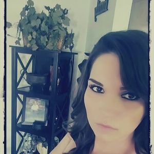 Meet your Posher, Holly