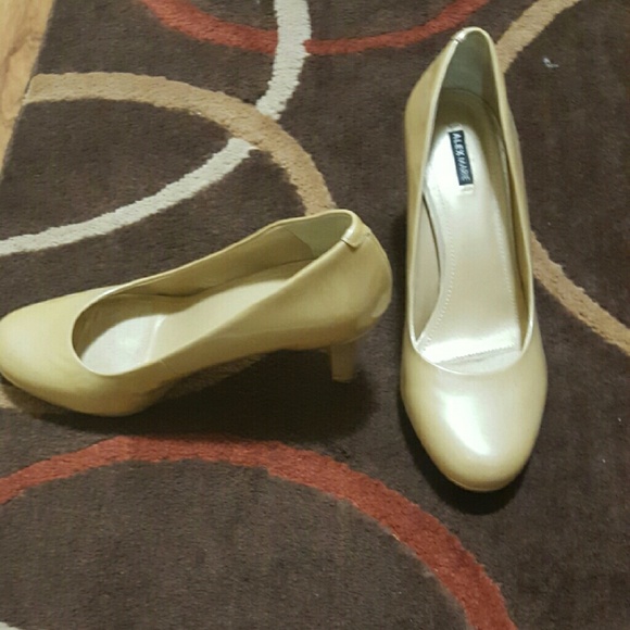 Tan/beige Alex Marie held