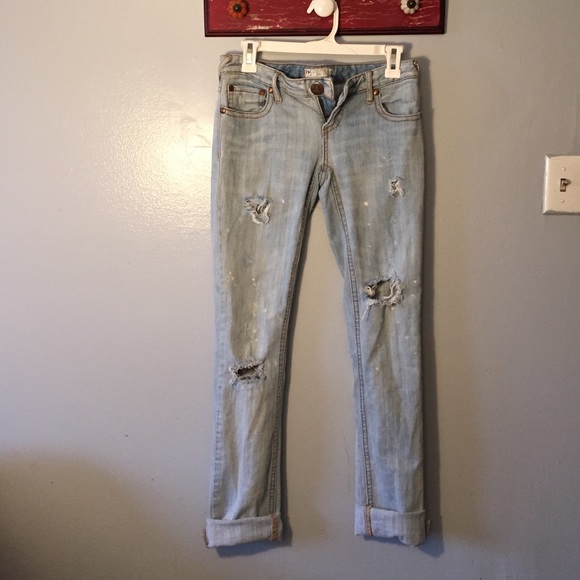 Flash Sale 🎉 Distressed Free People Jeans