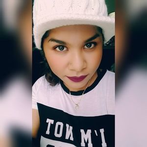 Meet your Posher, Edith