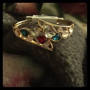 Bracelet with genuine stones and crystals