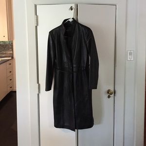 Beautiful leather coat, like new. Size small