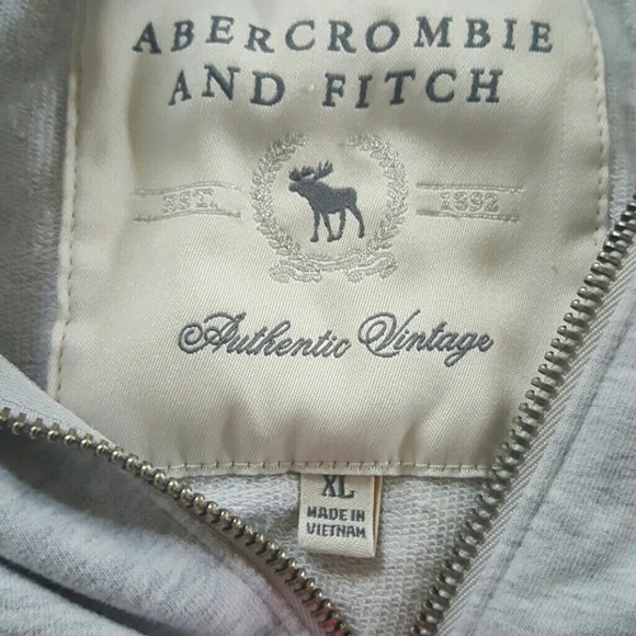 Zip up - Picture 2 of 2