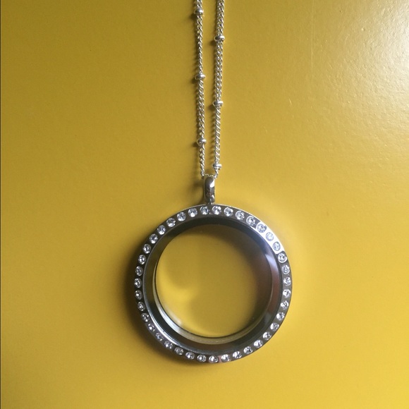 SOLD on Ⓜ️ercari GUC Origami Owl Charm Necklace