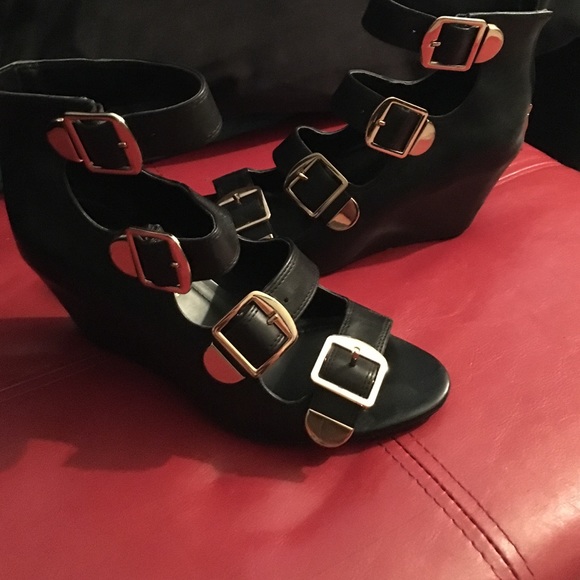 Shoe