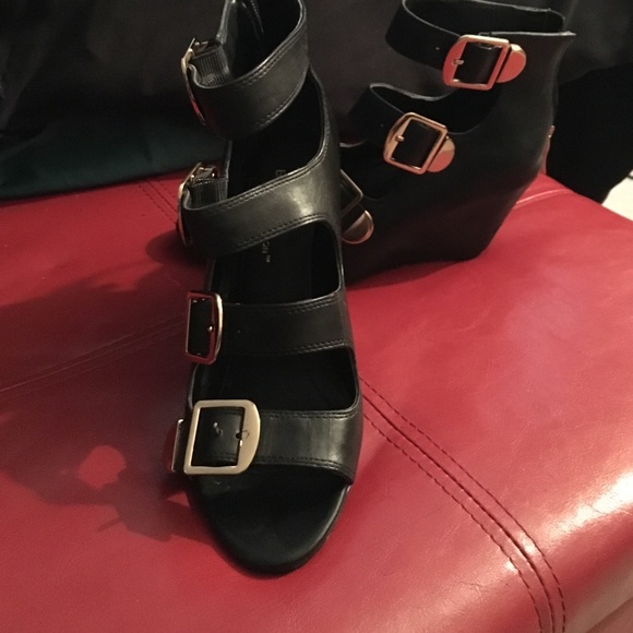 Shoe - Picture 2 of 2