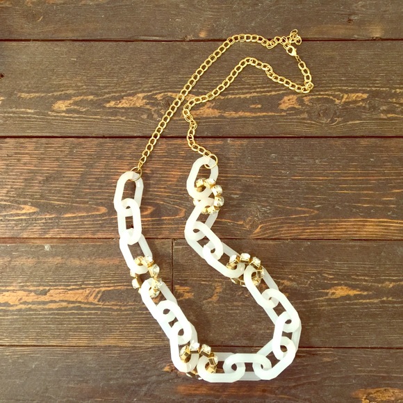 Chain Link Necklace With Rhinestones