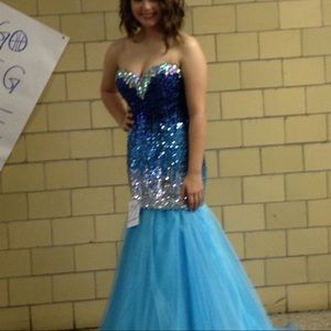 Night moves size 8 prom/ pageant gown