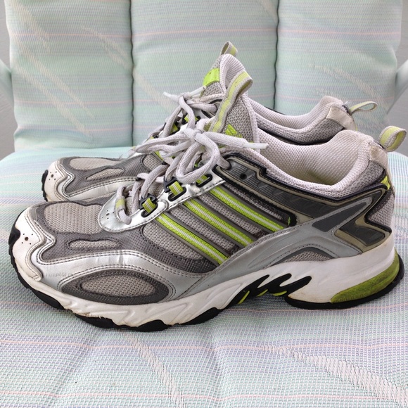 adidas Shoes - 🍀SALE🍀 Adidas Sneakers