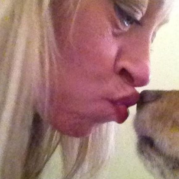 Meet your Posher, Lisa - Picture 1 of 1