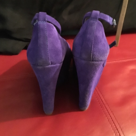 Shoes - Picture 2 of 4