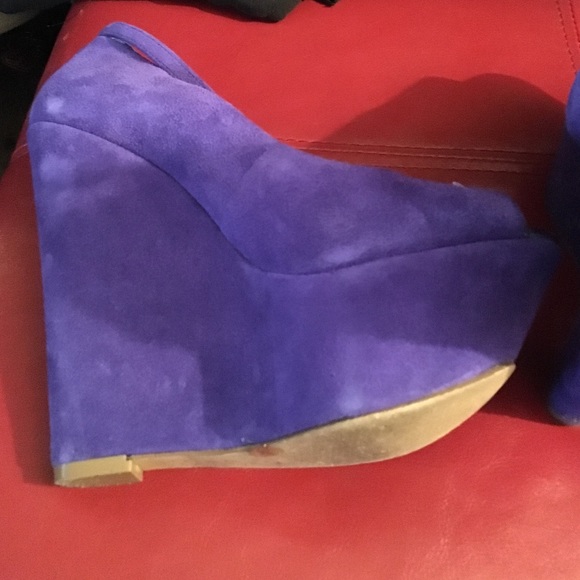 Shoes - Picture 3 of 4