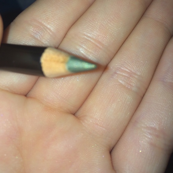 Green eyeliner - Picture 2 of 3