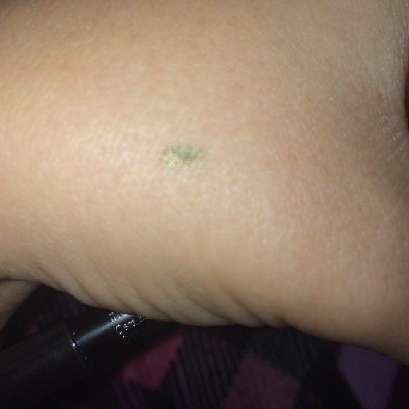 Green eyeliner - Picture 3 of 3