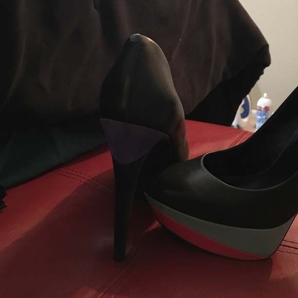 Shoe - Picture 2 of 3