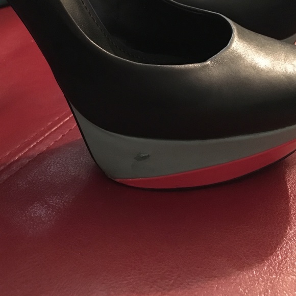 Shoe - Picture 3 of 3