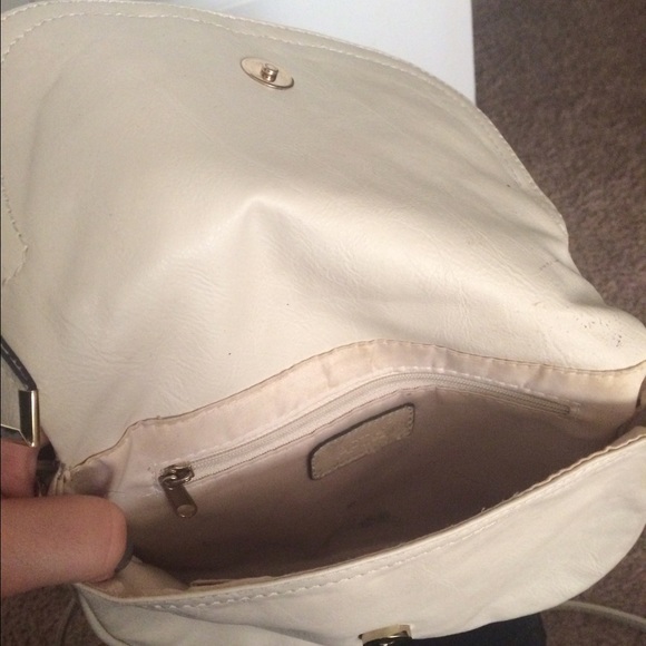 Apt 9 - khols white Crossbody purse - Picture 4 of 4