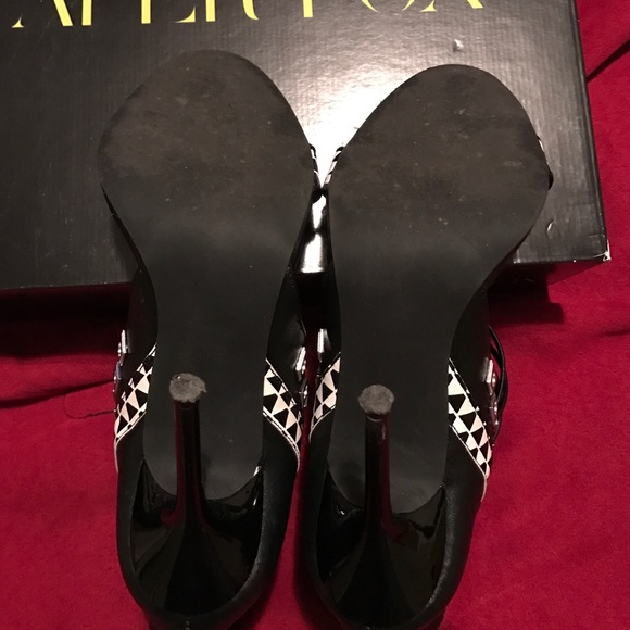 Shoes - Picture 4 of 4
