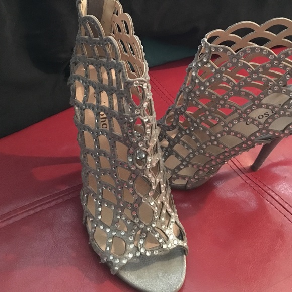 Shoe - Picture 2 of 2