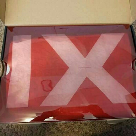 Jordan 11 breds size 10.5 - Picture 2 of 4