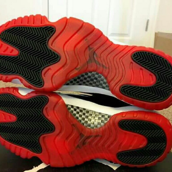 Jordan 11 breds size 10.5 - Picture 3 of 4