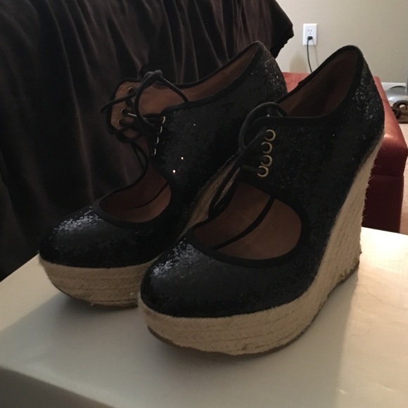 Shoes - Picture 2 of 2