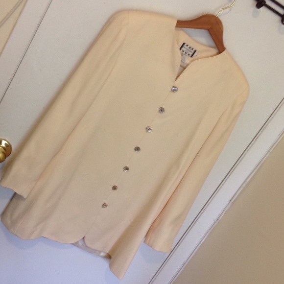 NWT off-white blazer from HENRI BENDEL, sz 6