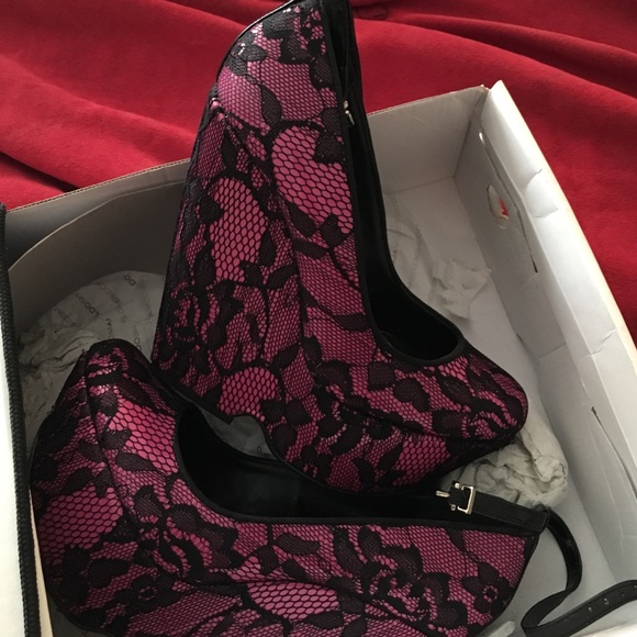 Shoe - Picture 2 of 2