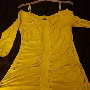 Beyonce Dereon off the shoulders shirt