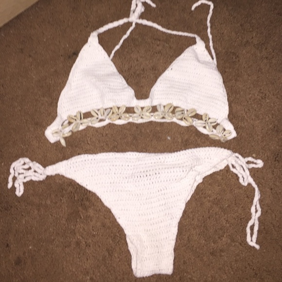 White crochet bikini set with sea shells